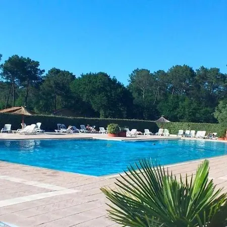 Plenitude Arboree, Khelus Avec Piscine